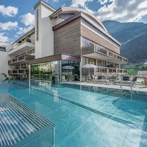 Bergland Design- Und Wellnesshotel Зёльден